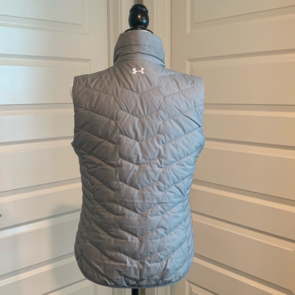 UNDER ARMOUR Women’s Fitted Puffer Vest - Picture 9 of 16
